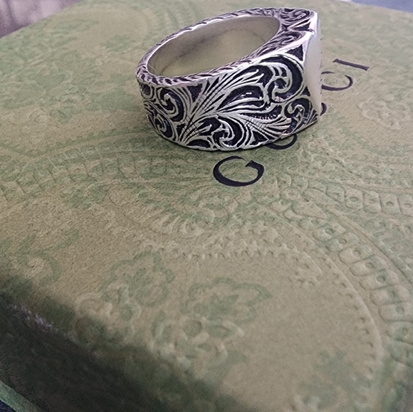 GUCCI Heart Ring - Picture 6 of 8